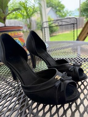 CHANEL Black Open-Toe D'Orsay Heels with Bow and Gold CC Accent